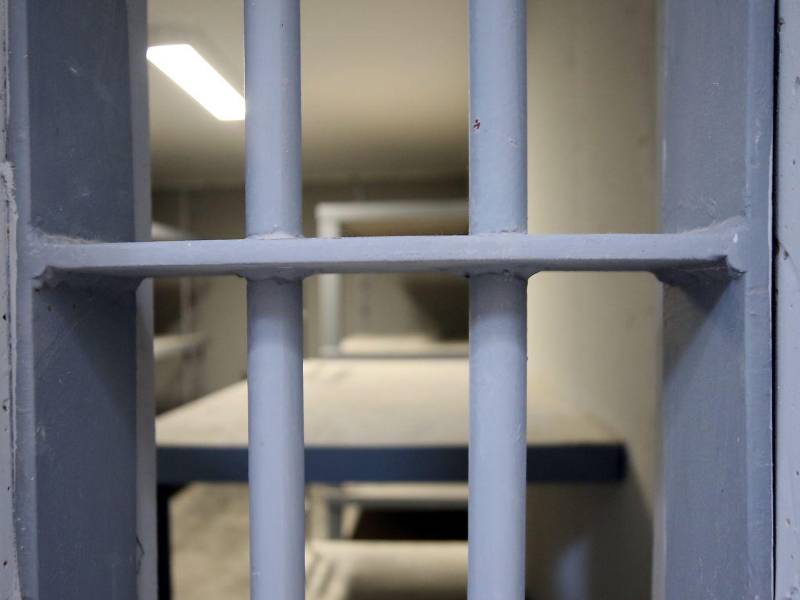 Los barrotes de acero van empotrados en la pared, para que no sean arrancados.