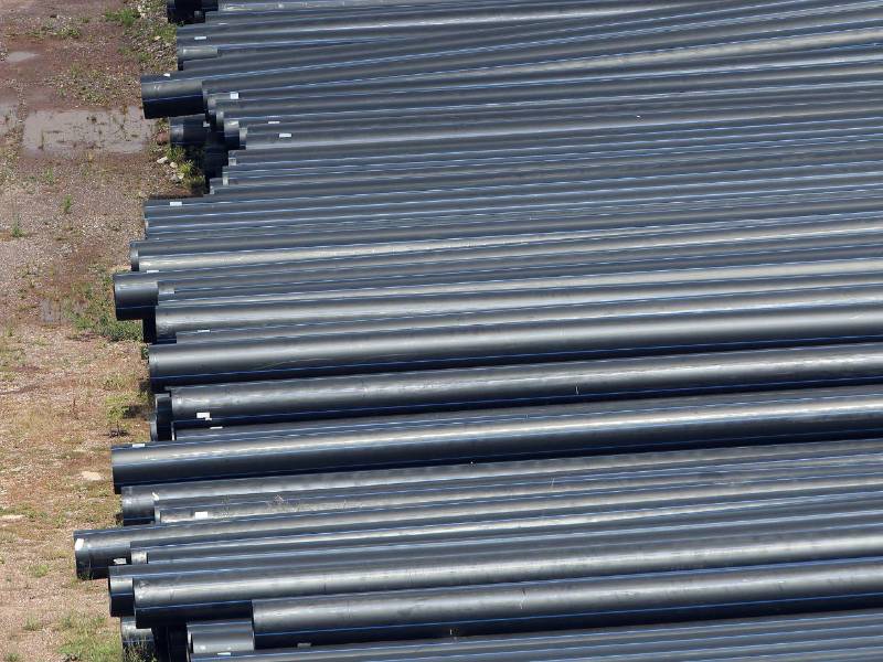 En el sitio quedaron tuberías expuestos al deterioro.