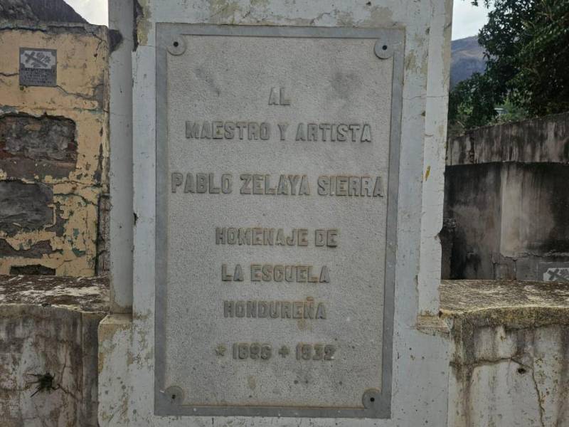 La Secretaría de Educación se propone restaurar esta tumba.