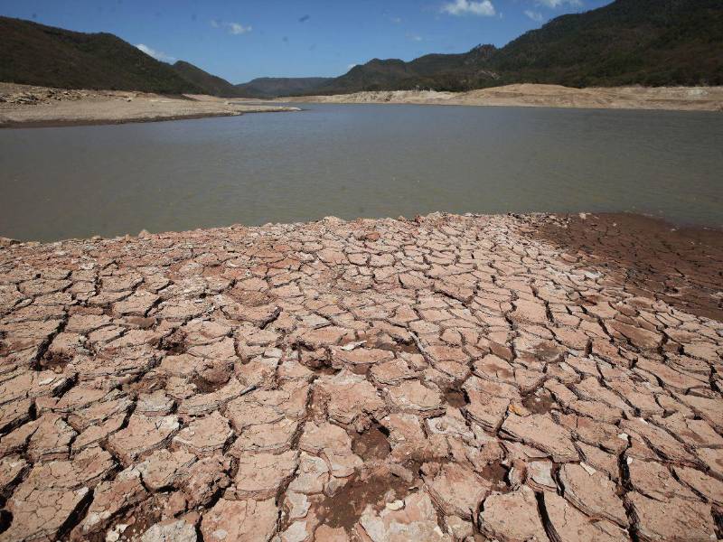 El edil capitalino fue enfático en que el inicio de las lluvias no resolvería de inmediato el problema de abastecimiento, debido al déficit acumulado durante el año.