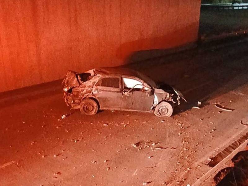 Vehículo quedó destruido tras el accidente en el Anillo Periférico, donde murió Nora Clarisa Sánchez Murillo.