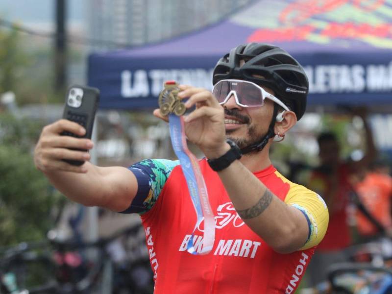 Un evento de mucho entusiasmo, alegría y pasión por el ciclismo se vivió este domingo en la decimocuarta edición de la Vuelta Ciclística de EL HERALDO 2025. Aquí te compartimos lo que no viste de la competencia.