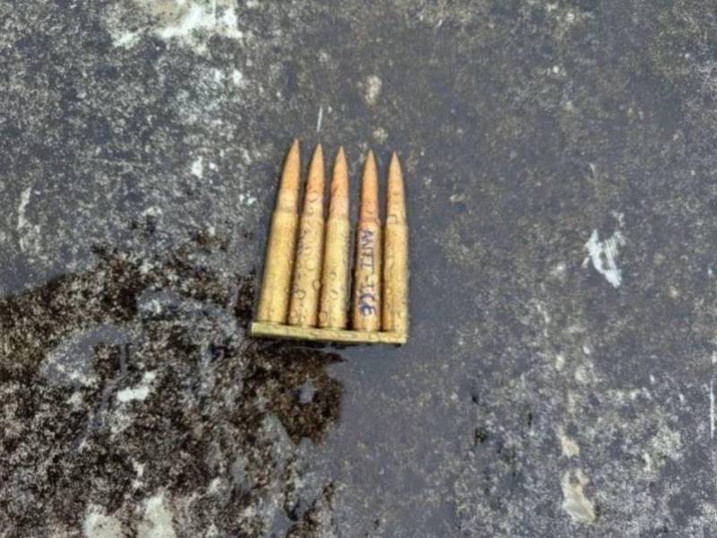 Hallaron casquillos con mensajes “ANTI-ICE”.