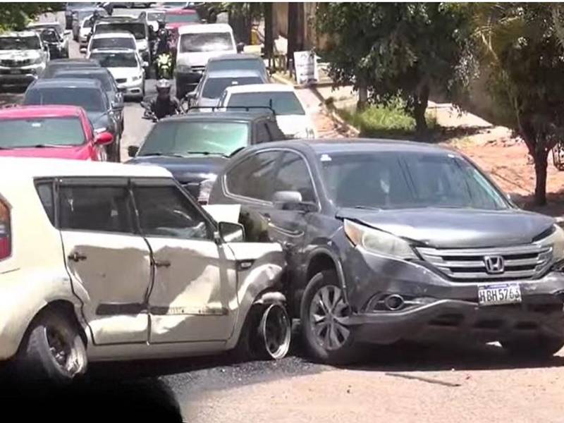 El fuerte choque dejó congestionada la zona por varias horas.