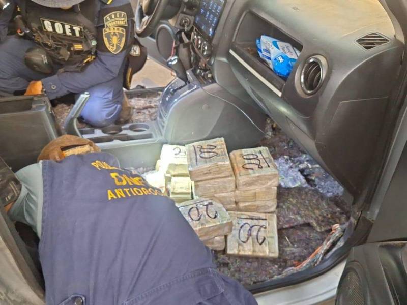El dinero estaba debajo de los asientos, en un compartimiento falso.