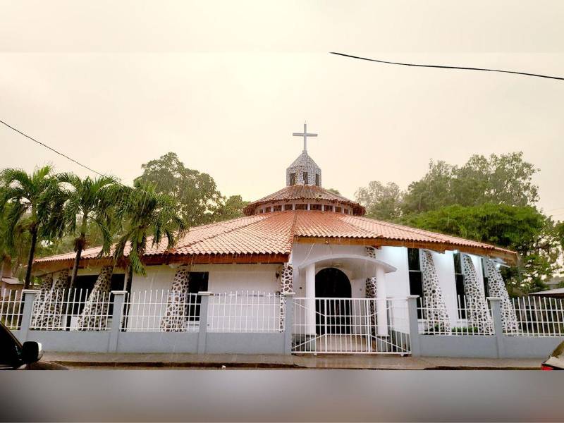 Juan López acababa de salir de la iglesia San Antonio de Padua de la colonia Fabio Ulloa en Tocoa cuando fue asesinado. Un sicario, que estudió sus movimientos, esperó a que López abordara su automóvil para dispararle.