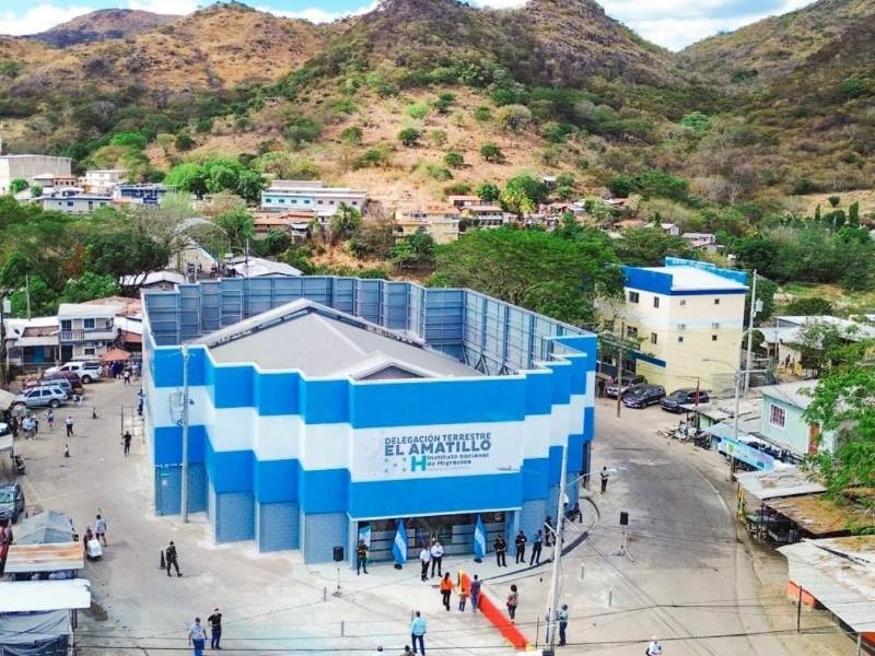 Vista general de las modernas instalaciones de la frontera terrestre de El Amatillo, completamente renovadas para mejorar la experiencia de los viajeros.