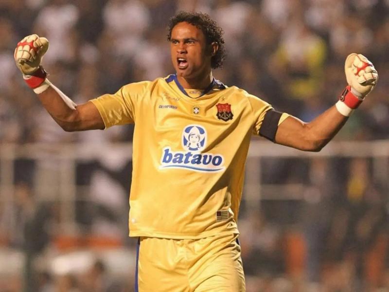 Asesinó a su amante, tiró los restos a los perros, quedó libre y sigue jugando al fútbol