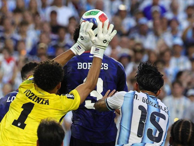 El fútbol chileno votó a favor de permitir que la figura del Mundial 2026, 'Vozinha', estampe su apodo en la indumentaria de su nuevo club, Colo Colo.