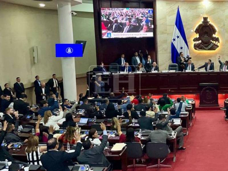 Durante los primeros 18 meses de vigencia, se dará prioridad de atención a mujeres jefas de hogar y familias con niños en situación de vulnerabilidad.