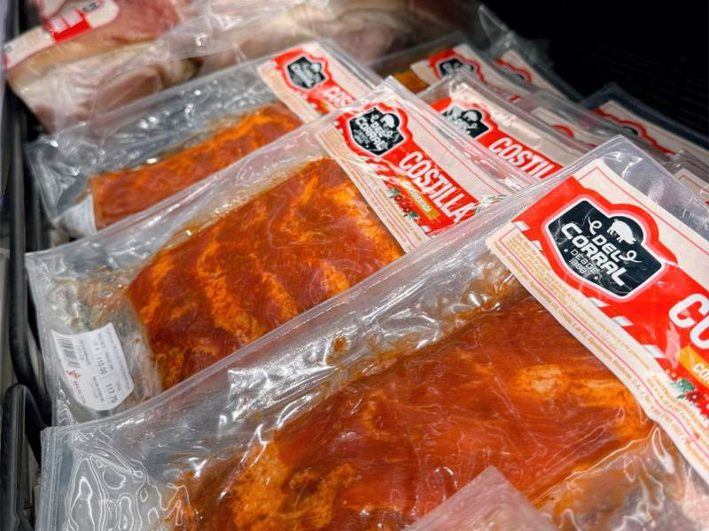 Costillas sazonadas Del Corral, una de las opciones favoritas del catálogo navideño por su sabor y jugosidad.