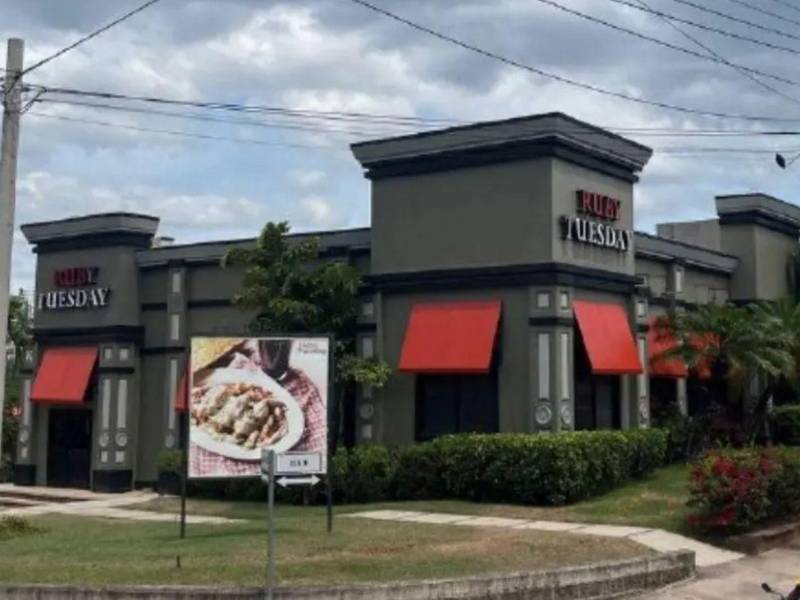 El impacto económico golpea al sector restaurantero, con unos 100 negocios cerrados en Honduras durante 2026.