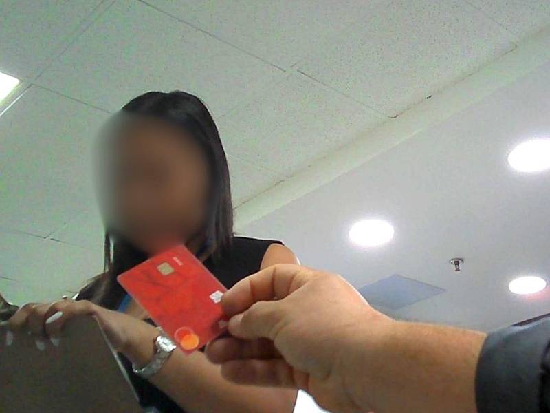 Los pacientes deben mostrar que usan tarjeta de crédito o de débito, para garantizar el pago.