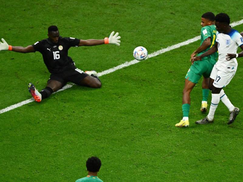 Con una gran definición, Saka amplió la ventaja para una Inglaterra que está goleando con autoridad a Senegal.