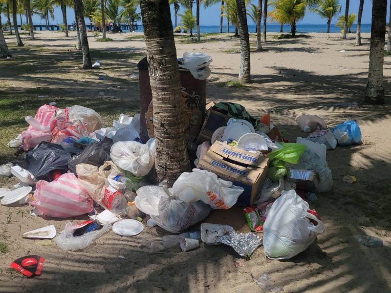 Las autoridades de la alcaldía de Tela, Atlántida, aseguran que el cobro que se realiza a las unidades de transporte se utiliza para realizar labores de limpieza en las playas y dar seguridad a los visitantes.
