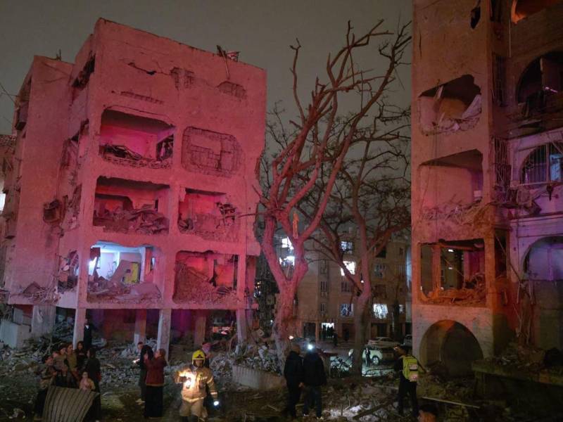 Al menos 120 personas resultaron heridas, once de ellas en estado grave, tras el impacto de misiles iraníes en el sur de Israel durante la noche del sábado, en una zona donde se ubica la principal instalación nuclear del país, informaron autoridades de emergencia.