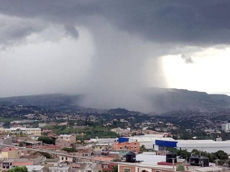 El pronosticador de Cenaos, Jeffrey Flores, informó que el oleaje será de uno a tres pies en las costas y dio las temperaturas por región de hoy.