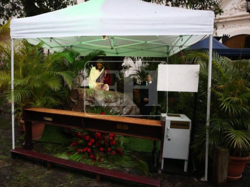 ​Claudia Navarro, representante de la asociación, explicó que el recorrido ha sido diseñado para mostrar a un Jesús cercano y humano.