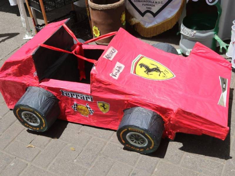 El Ferrari hecho por los estudiantes del CEB Roberto Suazo Córdova.