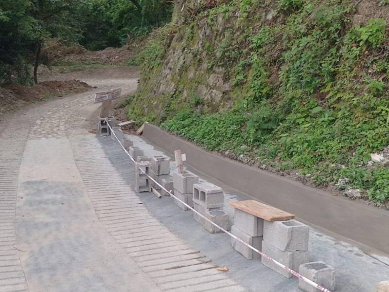 Cierre prolongado en carretera rural provoca molestia a los vecinos de Nuevo Rosario, quienes exigen intervención urgente de la Alcaldía.