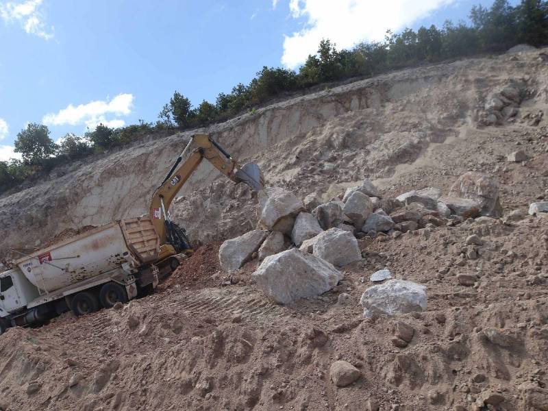 La falta de indemnización a propietarios continúan limitando el desarrollo del libramiento salida al sur, una de las obras viales más esperadas por los capitalinos.