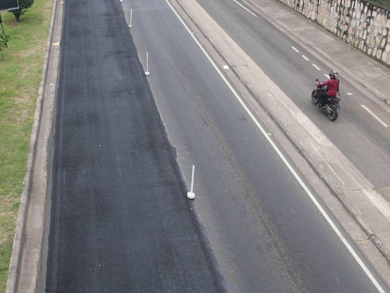 El tráfico más intenso se genera en los puntos donde la Alcaldía realiza trabajos de bacheo.