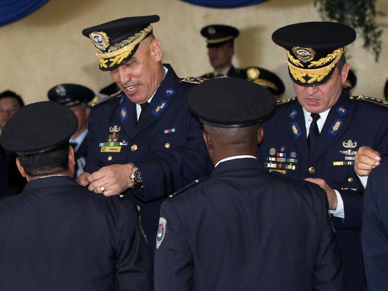 La Policía Nacional ha atravesado varios procesos de depuración, aunque aún persisten denuncias de corrupción en la institución.