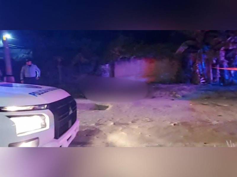 Autoridades resguardaron la escena hasta que llegó el equipo forense para el levantamiento.