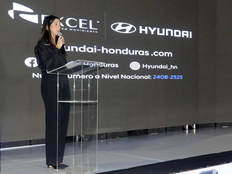 Francesca García, Gerente de Marca de Hyundai, durante la presentación de la Palisade HEV 2027, destacando su tecnología, confort y seguridad.
