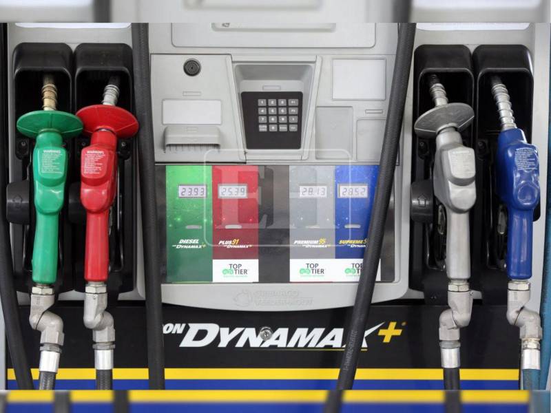 A partir del lunes 16 de marzo entrará en vigencia una nueva estructura de precios de los combustibles en Honduras, la cual contempla aumentos en varios derivados del petróleo, según confirmó la Secretaría de Energía. Aunque las alzas son significativas, el gobieno anunció susidios para algunos derivados.