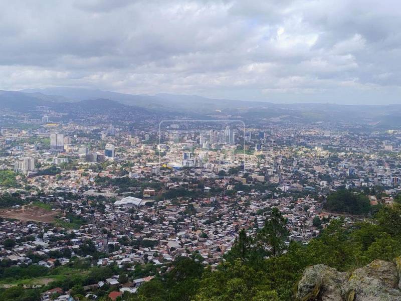 Las condiciones del tiempo serán mayormente secas en Honduras durante este sábado 4 de julio; sin embargo, no todas las regiones permanecerán sin lluvias. Durante la tarde se espera un aumento de la nubosidad que favorecerá precipitaciones en algunos sectores del territorio nacional.
