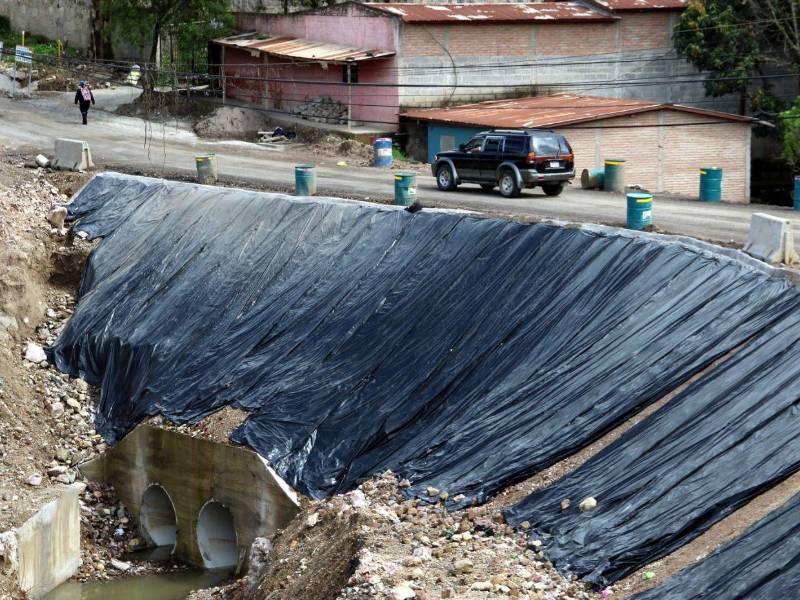 La instalación de una tubería doble de 72 pulgadas marca la primera fase del proyecto, pero la reconstrucción de la caja puente de la Reynel Fúnez todavía no termina.
