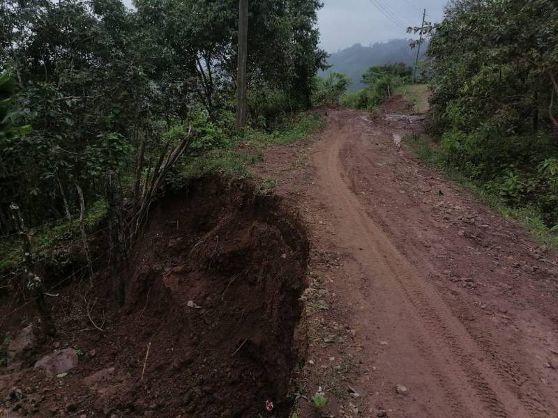 Muchos caminos están cortados y urgen la ayuda del gobierno central.