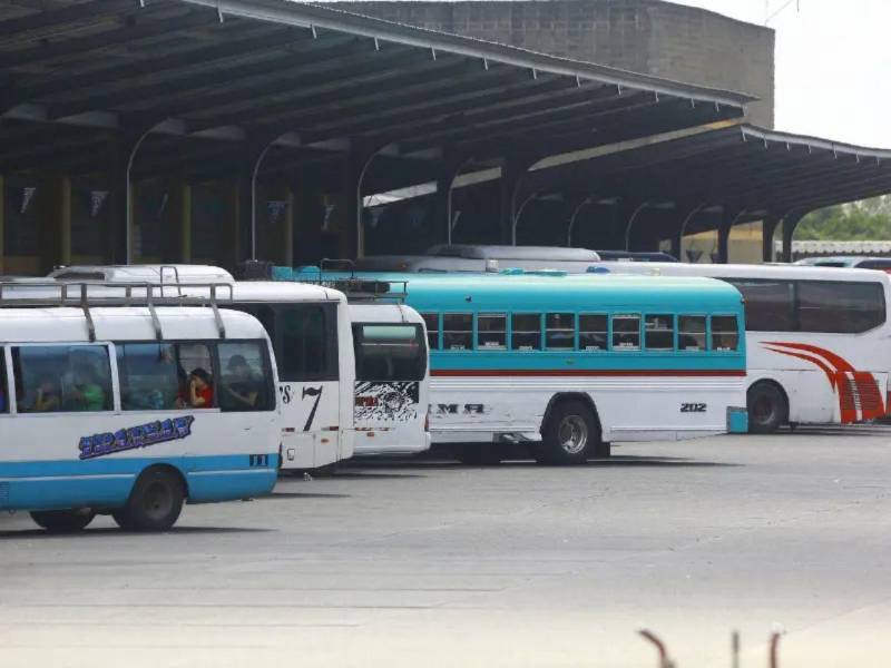 Autoridades reiteraron que no hay autorización para subir el pasaje, pese a presiones del sector transporte por el alza en combustibles.