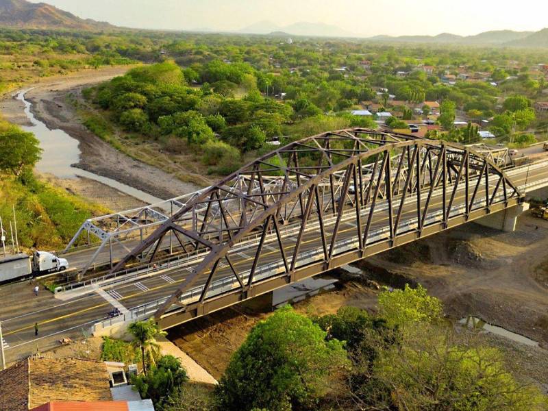 La construcción del puente tuvo un valor de 600,000 dólares con fondos de Japón.