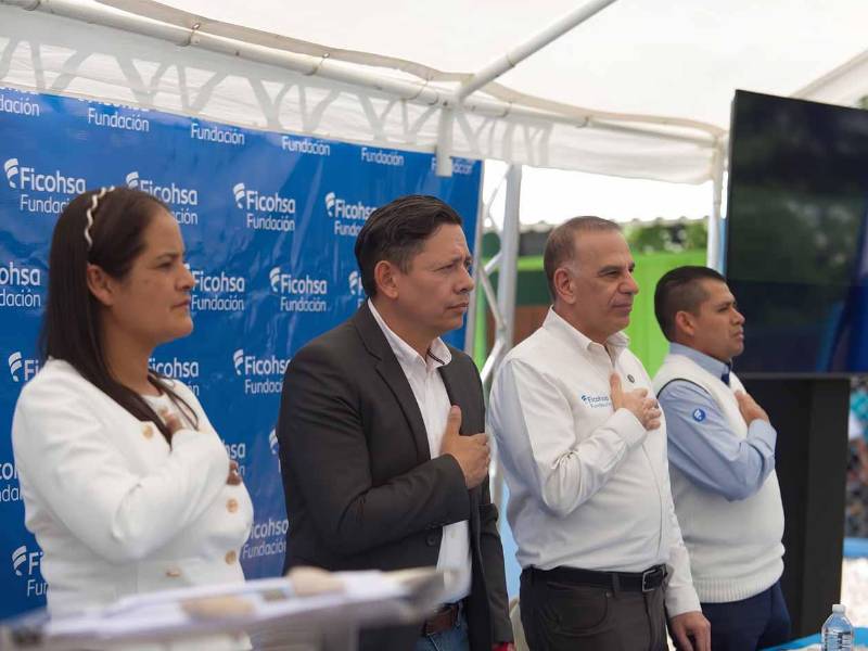 A través del programa Educando Nuestro Futuro, Fundación Ficohsa acompaña a docentes, estudiantes y familias para contribuir a una educación de calidad y generar mayores oportunidades desde la primera infancia.