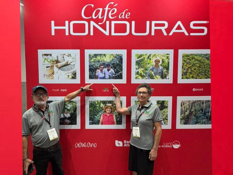 Productores y exportadores presentan la calidad del café hondureño ante compradores internacionales.