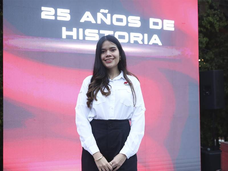 Alejandra Figueroa, jefe de Marca Mitsubishi en Excel Honduras, durante su mensaje a los asistentes.
