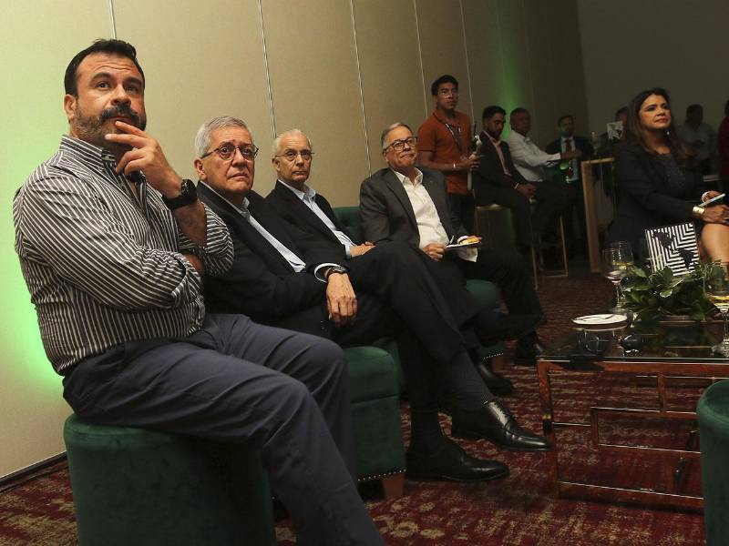 Los asistentes participaron activamente en las conferencias, intercambiando ideas y profundizando en temas relacionados con la economía, las inversiones y la planificación patrimonial.