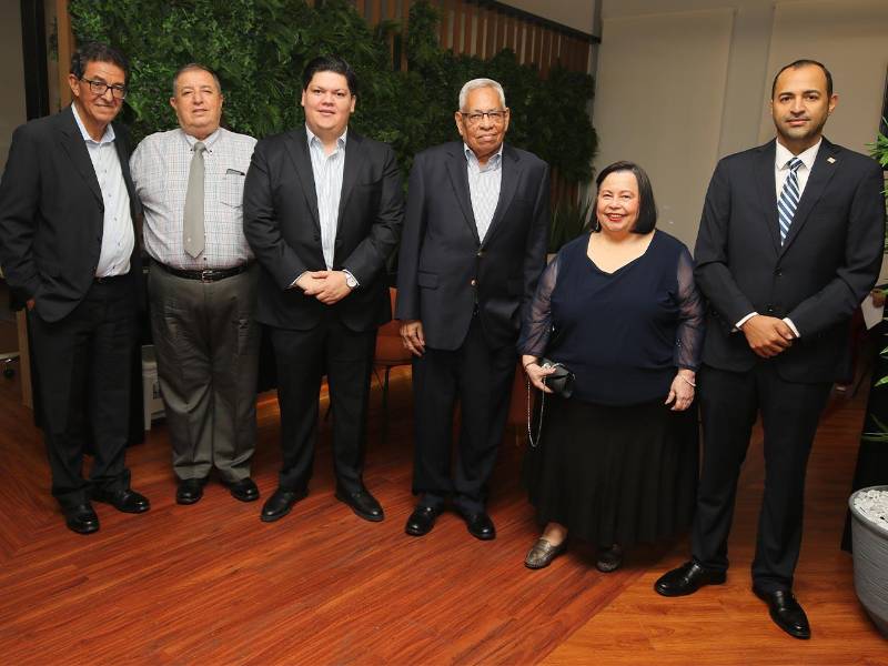 Autoridades de la Junta Directiva de FINSOL durante la inauguración de la nueva agencia que fortalece la presencia de la institución en Tegucigalpa.