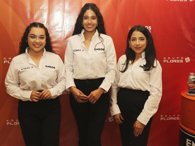 Ejecutivas de Grupo Flores durante el lanzamiento de NEOSen Honduras, una alianza que fortalece la innovación y la calidad en el sector automotriz.