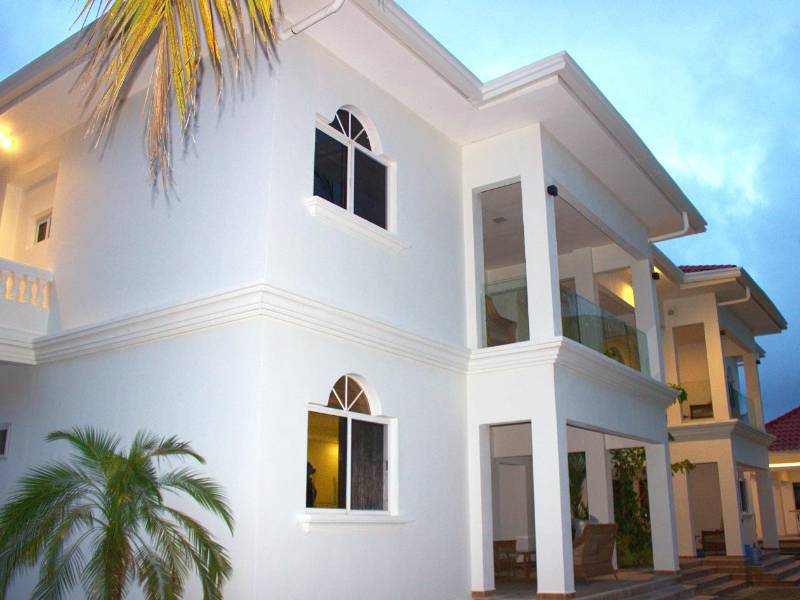 Instalaciones completamente remodeladas que ofrecen espacios amplios, cómodos y diseñados para una experiencia de descanso única en Tela.