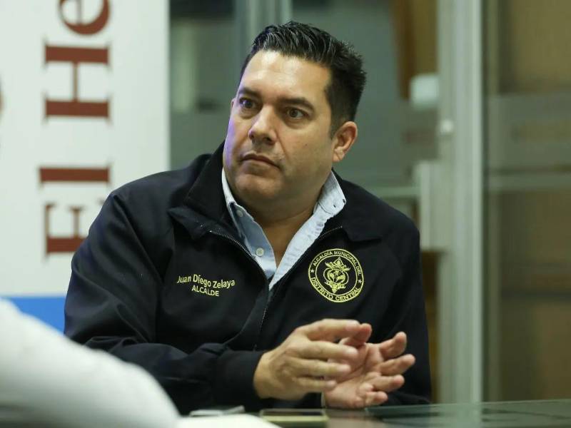 Juan Diego Zelaya, alcalde del Distrito Central, lidera la implementación de estrategias para mejorar la movilidad en la capital.