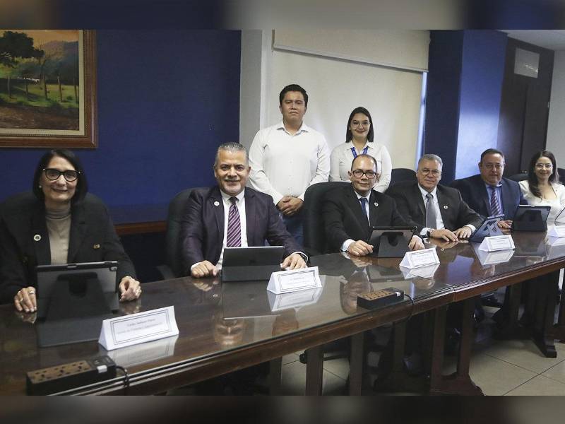 El Comité Gerencial de Fundación Covelo reafirma su compromiso con la innovación y la transformación digital, impulsando junto a Tigo Business una infraestructura tecnológica más segura, eficiente y preparada para respaldar el crecimiento sostenible de la institución.