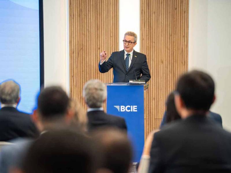 El encuentro reunió a funcionarios públicos, representantes del cuerpo diplomático, sector financiero, empresarial, cámaras empresariales y aliados estratégicos del BCIE en Honduras.