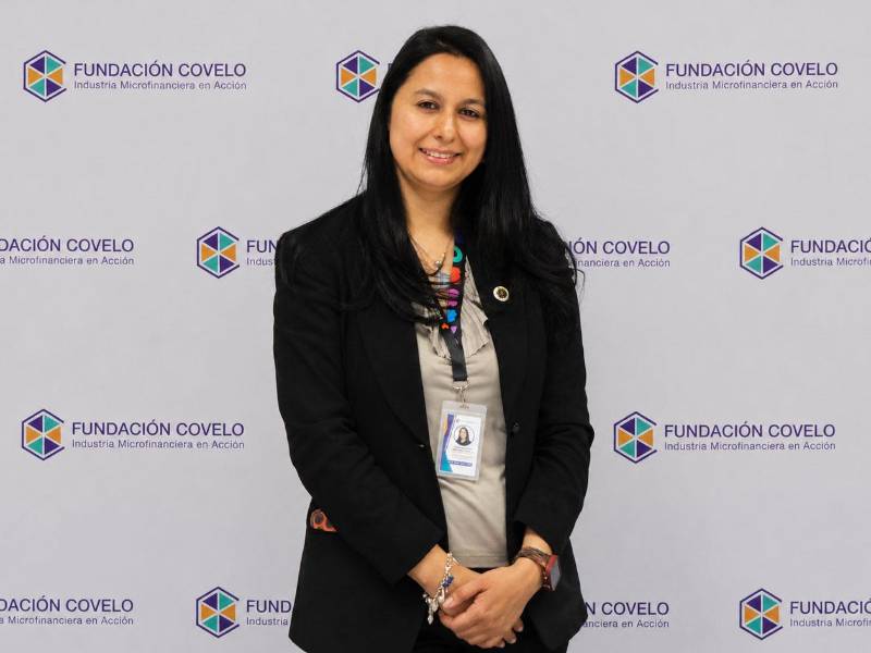 Carmen Lorena Martínez Sevilla, gerente de Tecnologías de la Información de Fundación Covelo, explicó cómo la implementación de AWS fortaleció la continuidad operativa, la seguridad y la disponibilidad de los servicios.