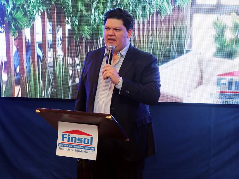 Fernando Ilovares, presidente de la Junta Directiva de Finsol, destacó que la nueva agencia en Villa San Miguel fortalece la cercanía con los clientes y amplía el acceso a servicios financieros.