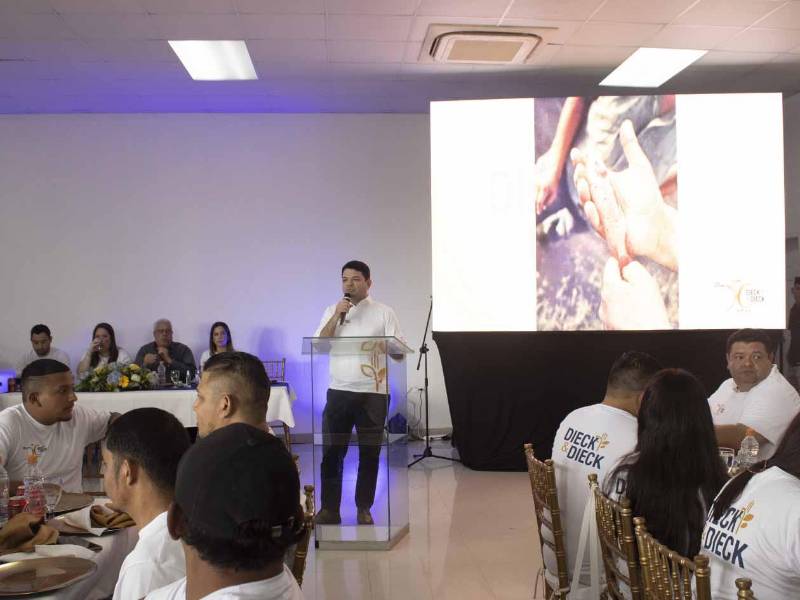Kamal Dieck, Director Comercial, compartió un emotivo mensaje durante la celebración de los 50 años de Dieck &amp; Dieck, recordando los valores que han guiado a la empresa desde sus inicios y reafirmando el compromiso con el futuro de Honduras.