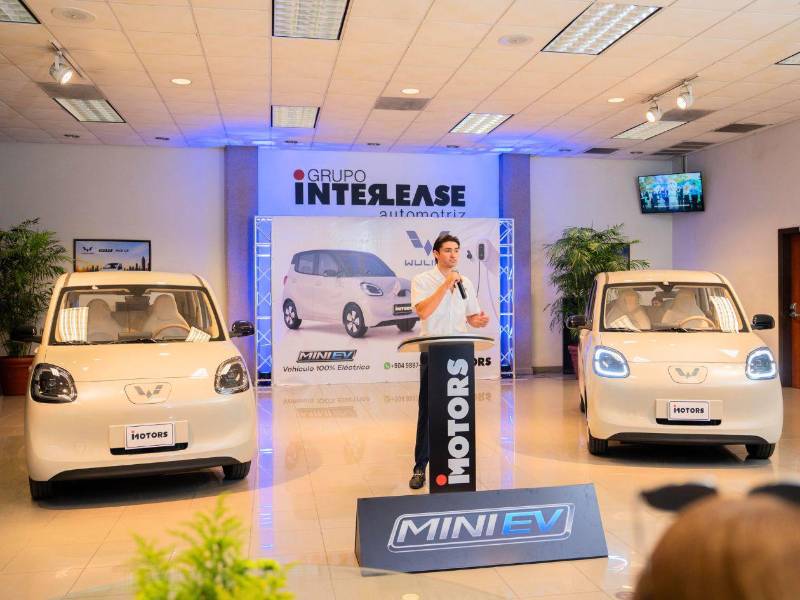 Sebastián R. Jaar, representante de iMotors, durante el lanzamiento oficial de Wuling Honduras, reafirmando el compromiso de la empresa de liderar la evolución de la movilidad sostenible a través de innovación, electrificación y nuevas tecnologías.