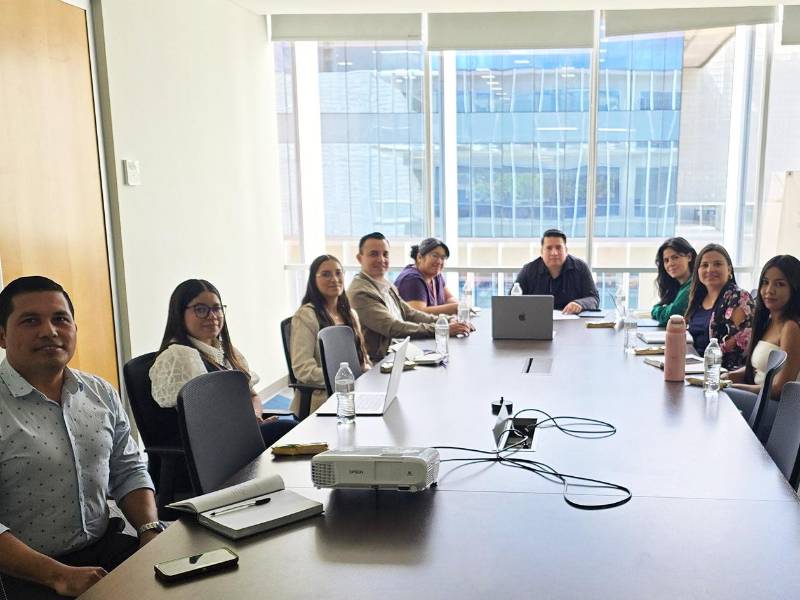 Autoridades de la Cancillería y de la Secretaría de Educación anuncian el bachillerato virtual para hondureños en el extranjero.